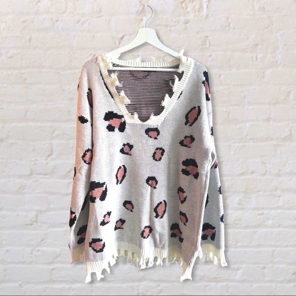 🆕 Drop Shoulder Ripped Trim Leopard Sweater - Picture 3 of 3